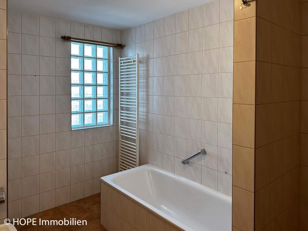 Bad mit Wanne