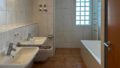 Bad mit Wanne und Dusche