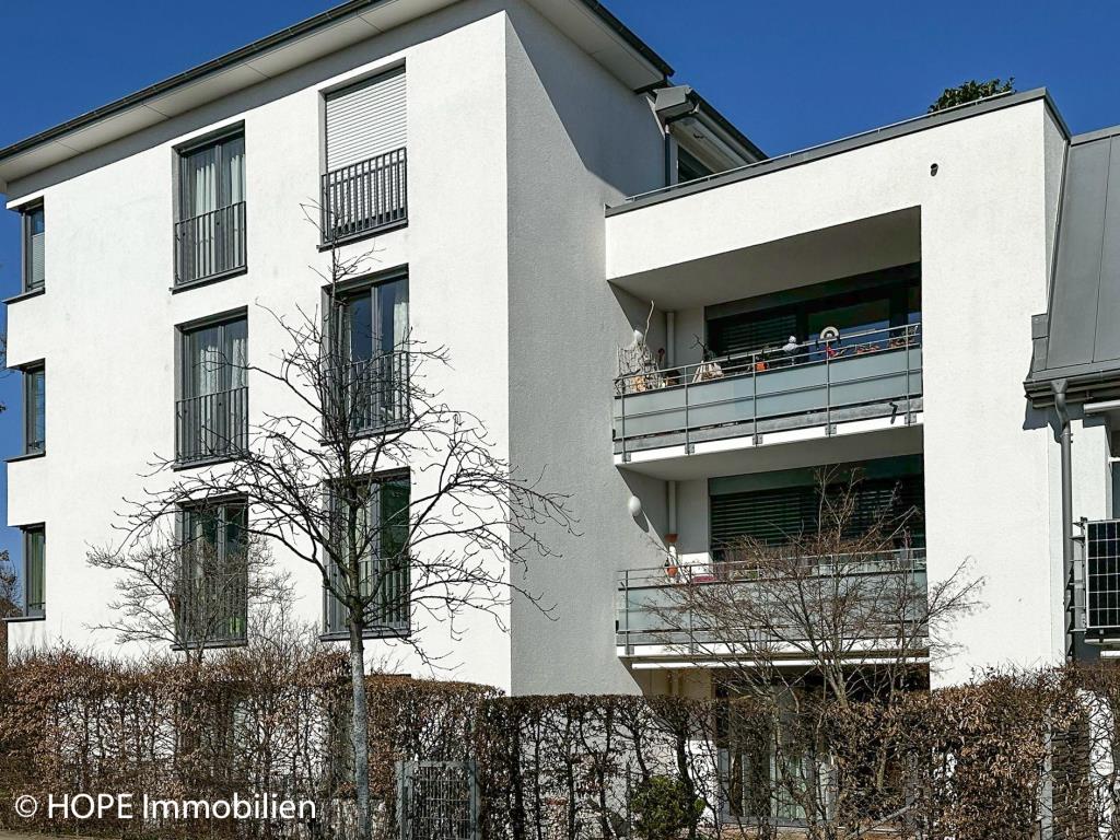 Hausansicht mit Balkon ETW