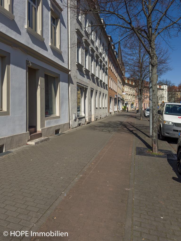 Fußweg vor dem Haus