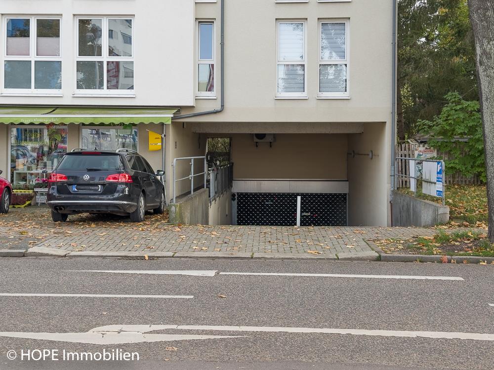 Tiefgarageneinfahrt