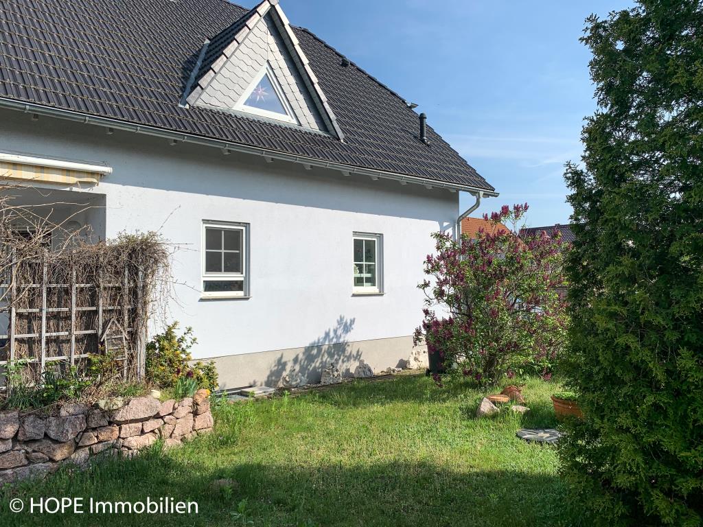Seitenansicht mit Terrasse