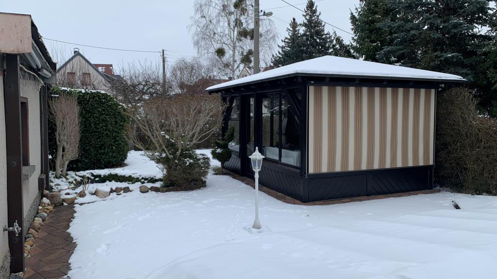 Garten mit Pavillion