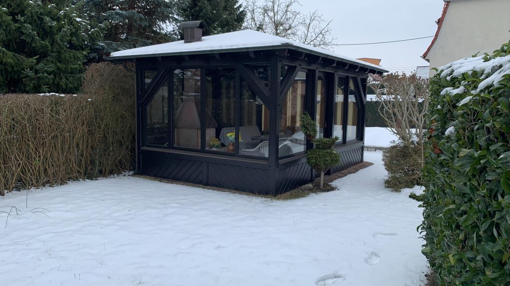 Garten mit Pavillion