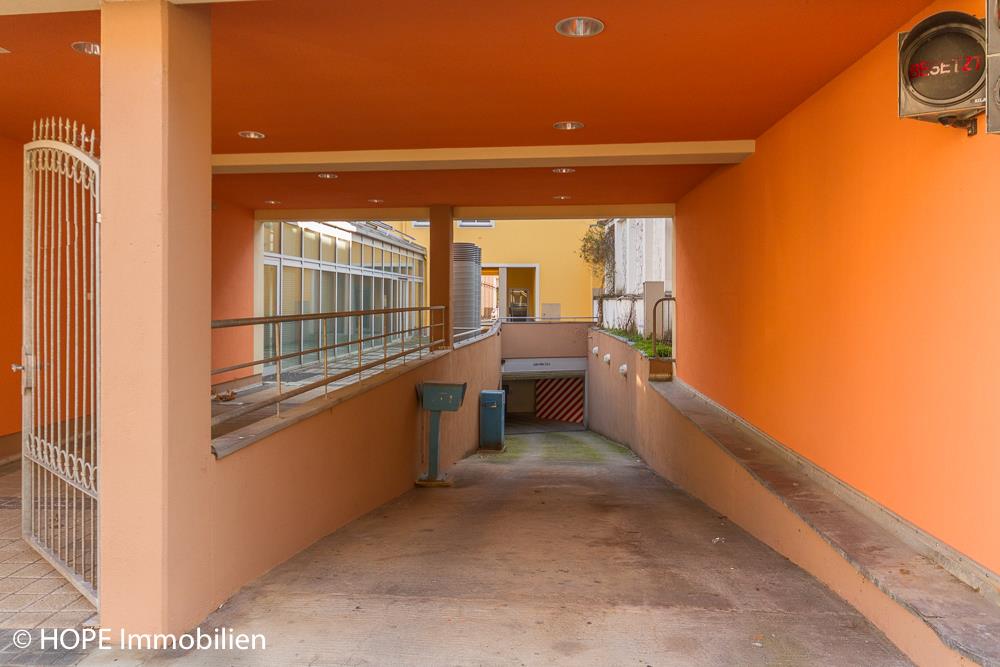 Tiefgaragenzufahrt