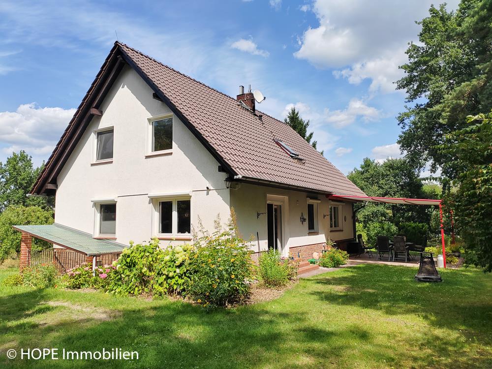 Seitenansicht mit Terrasse