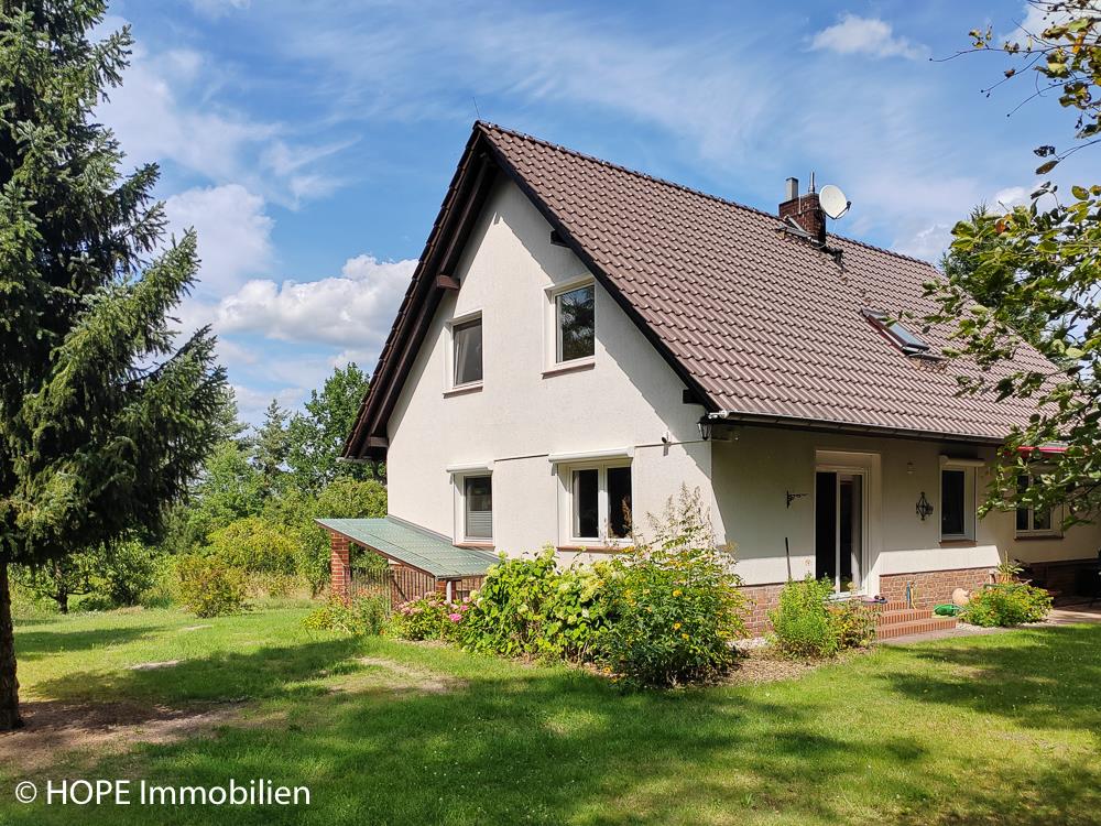 Rückseite mit Terrasse