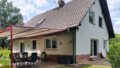 Rückseite mit Terrasse