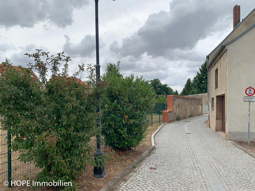 Anliegerstraße am Grundstück